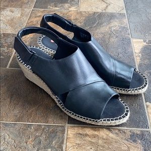 Clark’s Unconstructed Wedge Open-toe Sandal